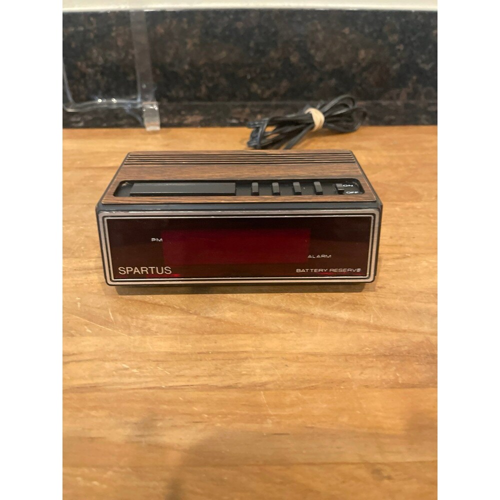 Vintage SPARTUS Alarm Clock Radio